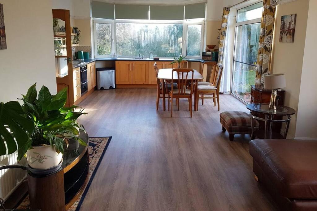 4 Bedroom Country Home Bristol Eksteriør bilde